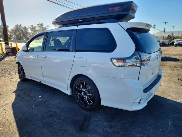 2016 TOYOTA SIENNA