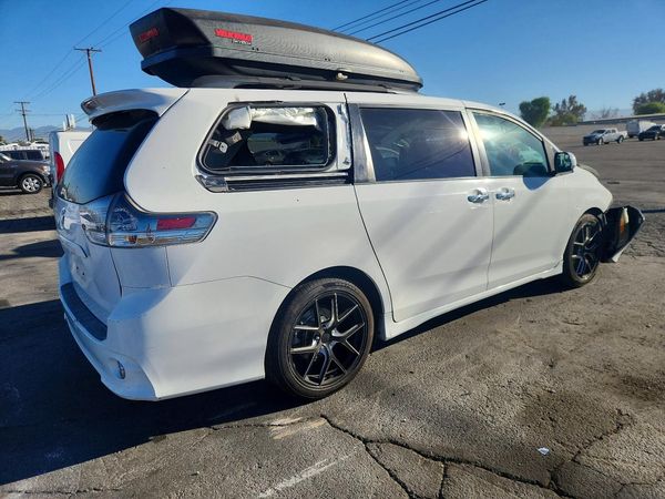 2016 TOYOTA SIENNA
