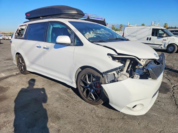 2016 TOYOTA SIENNA