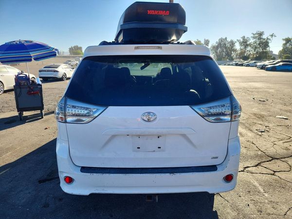 2016 TOYOTA SIENNA