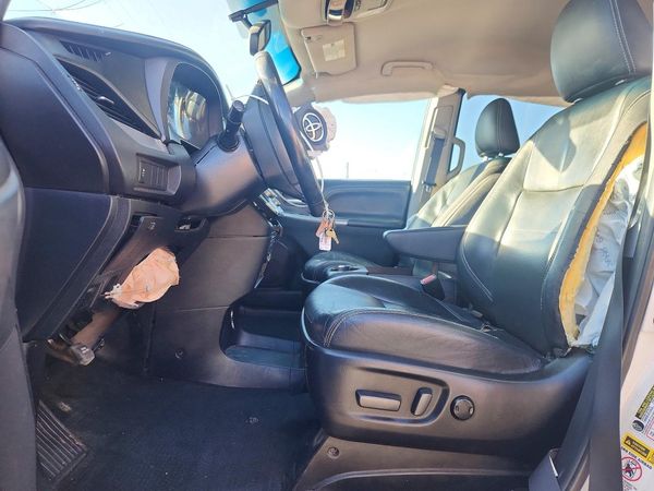 2016 TOYOTA SIENNA