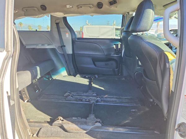 2016 TOYOTA SIENNA