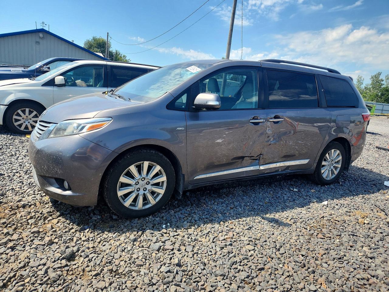 2017 TOYOTA SIENNA