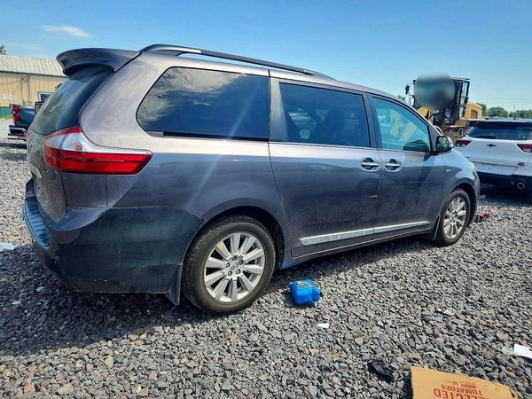 2017 TOYOTA SIENNA