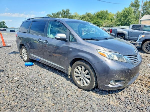2017 TOYOTA SIENNA