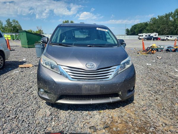 2017 TOYOTA SIENNA