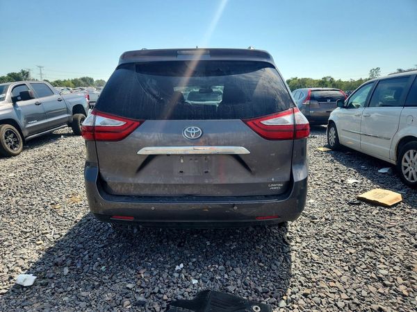 2017 TOYOTA SIENNA