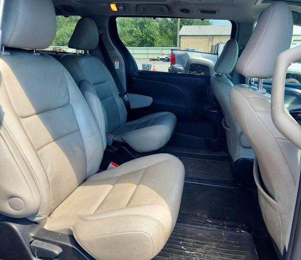 2017 TOYOTA SIENNA