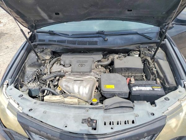2012 TOYOTA CAMRY — Engine bay