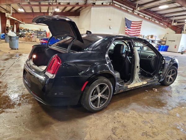 2018 CHRYSLER 300