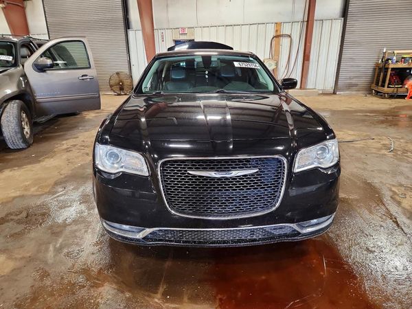 2018 CHRYSLER 300