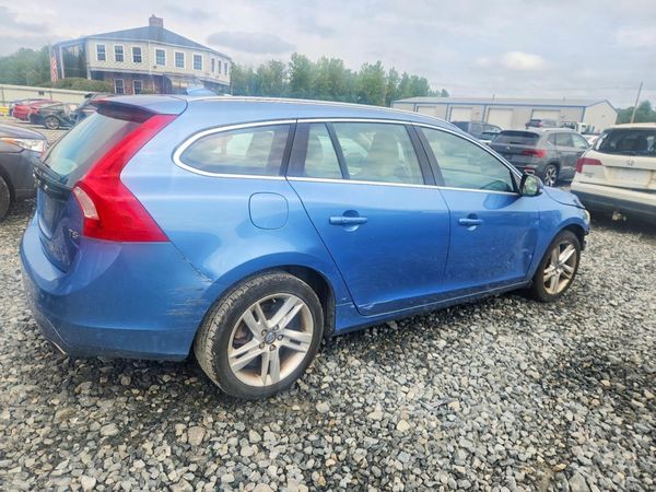 2015 VOLVO V60 Platinum (non R design)