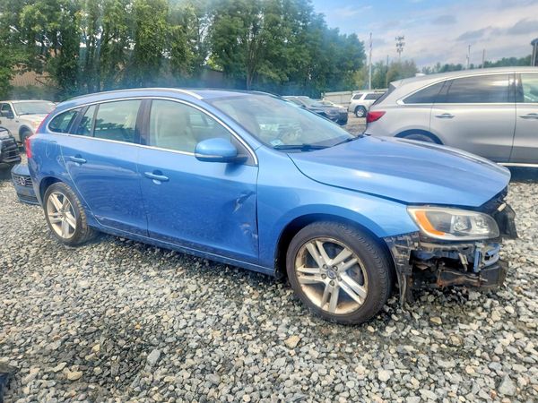 2015 VOLVO V60 Platinum (non R design)