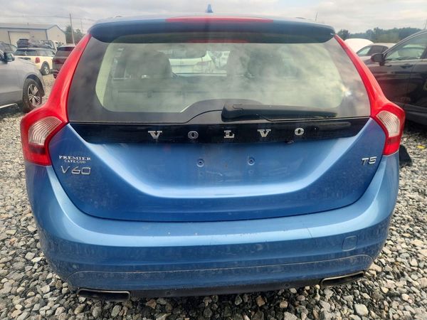 2015 VOLVO V60 Platinum (non R design)
