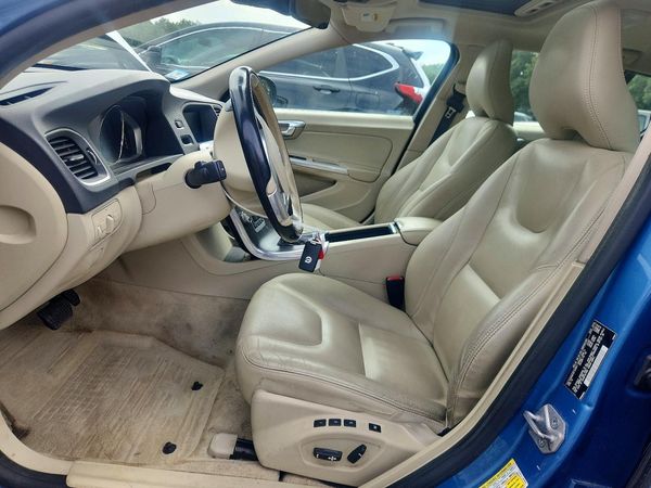 2015 VOLVO V60 Platinum (non R design)