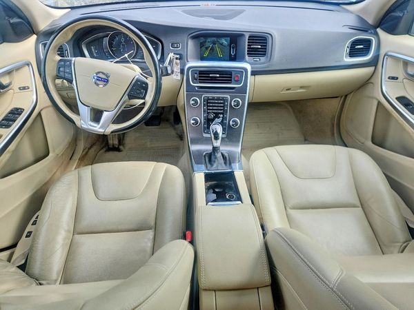 2015 VOLVO V60 Platinum (non R design)