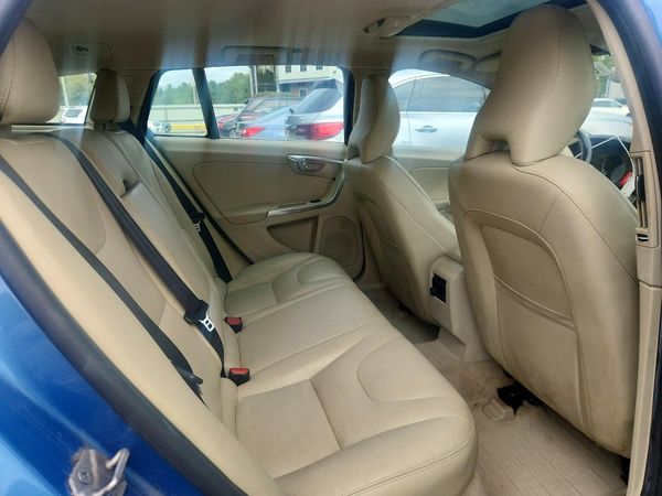 2015 VOLVO V60 Platinum (non R design)