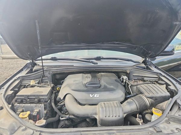 2014 JEEP CHEROKEE Laredo — Engine bay
