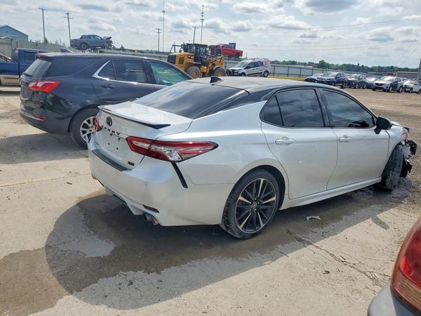 2018 TOYOTA CAMRY