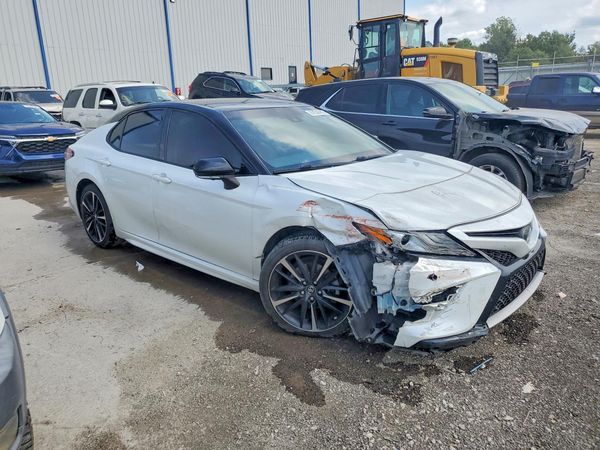 2018 TOYOTA CAMRY