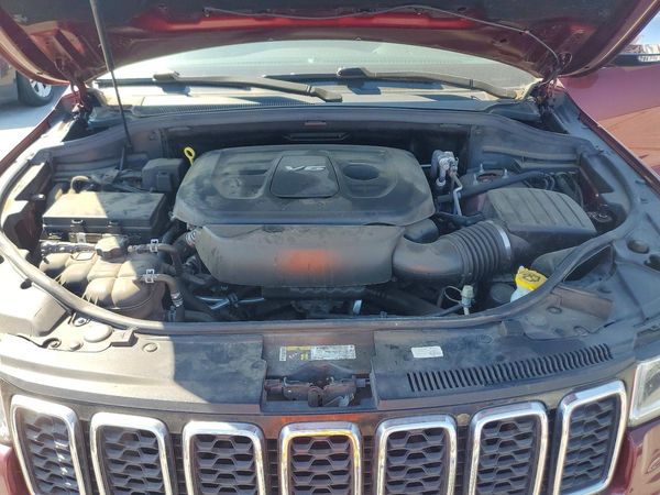 2018 JEEP GRAND CHEROKEE Limited — Engine bay