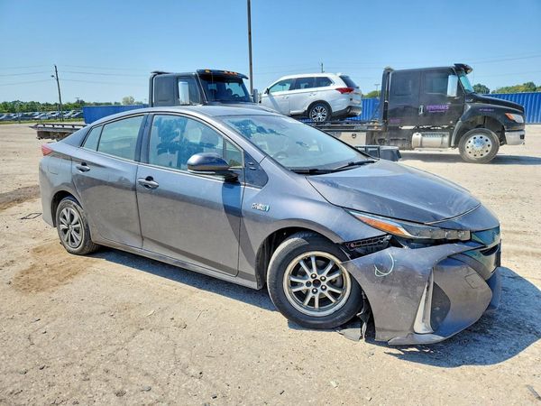 2018 TOYOTA PRIUS Plus/Premium/Advanced — Passenger 3/4