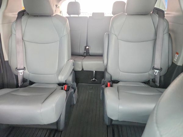 2024 TOYOTA SIENNA XLE