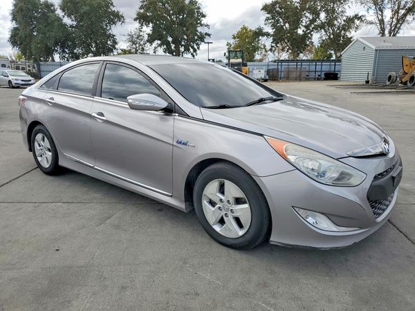 2012 HYUNDAI SONATA Middle level