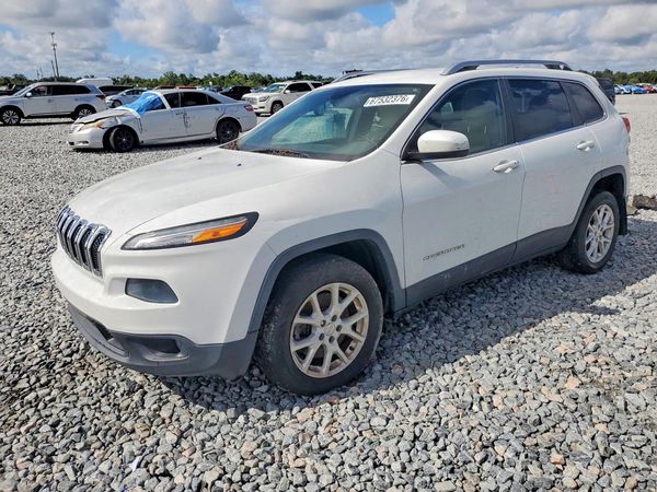 2015 JEEP CHEROKEE Latitude — Front 3/4