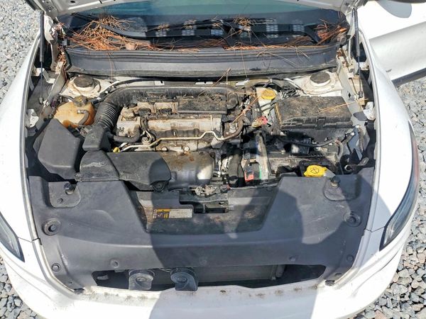 2015 JEEP CHEROKEE Latitude — Engine bay