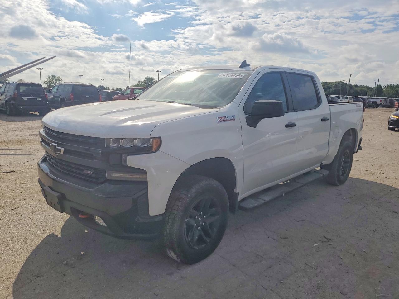 2021 CHEVROLET SILVERADO Trail Boss - LT — Front 3/4