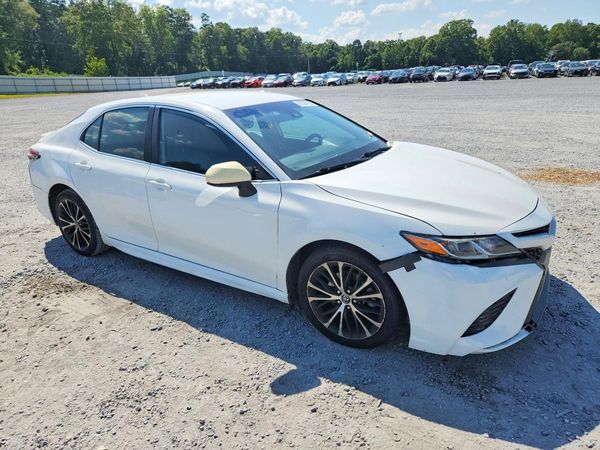2020 TOYOTA CAMRY SE — Passenger 3/4