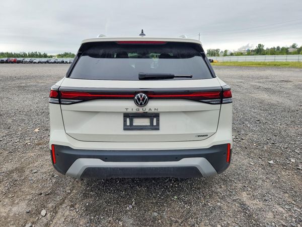 2025 VOLKSWAGEN TIGUAN 4Motion SE