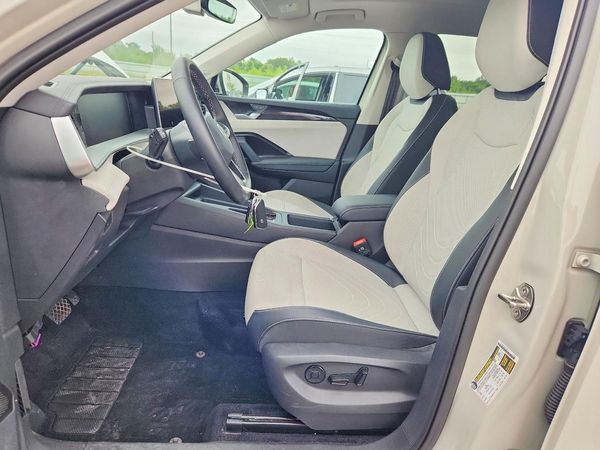 2025 VOLKSWAGEN TIGUAN 4Motion SE
