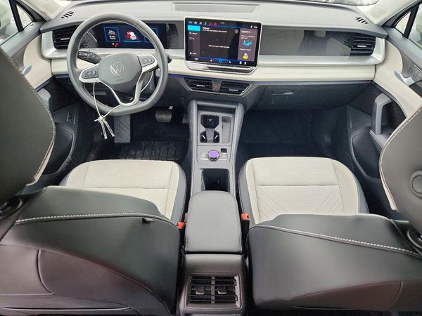 2025 VOLKSWAGEN TIGUAN 4Motion SE