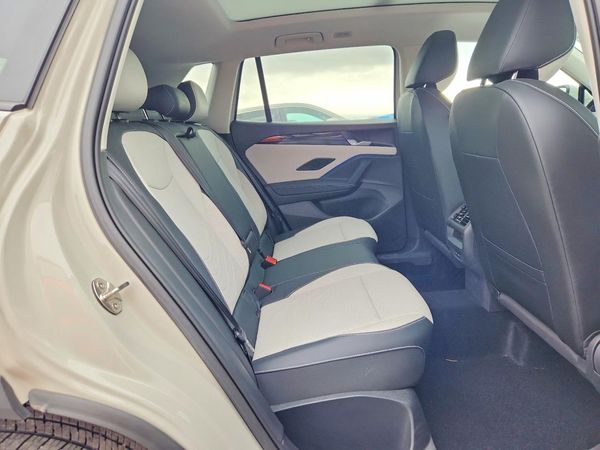 2025 VOLKSWAGEN TIGUAN 4Motion SE