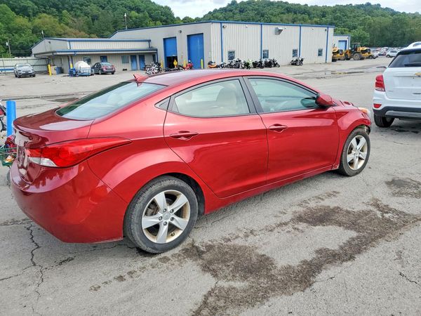 2013 HYUNDAI ELANTRA