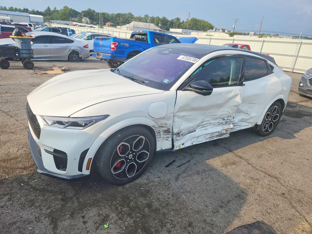 2022 FORD MUSTANG GT — Front 3/4