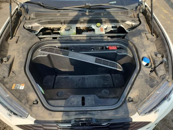 2022 FORD MUSTANG GT — Engine bay