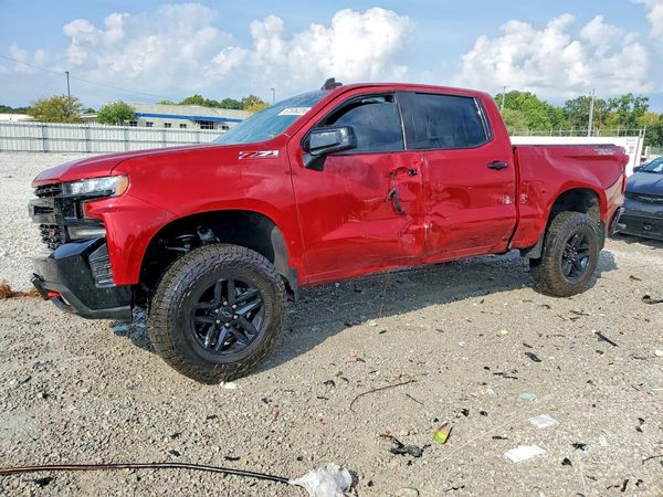 2019 CHEVROLET SILVERADO Trail Boss - LT — Front 3/4
