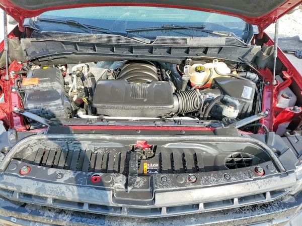 2019 CHEVROLET SILVERADO Trail Boss - LT — Engine bay
