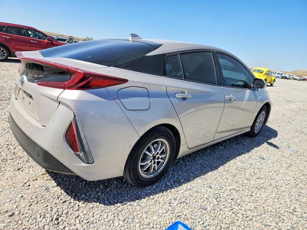 2018 TOYOTA PRIUS Plus/Premium/Advanced