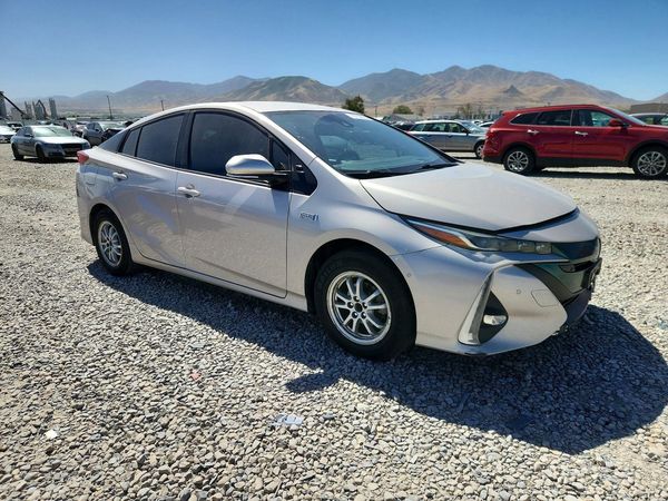 2018 TOYOTA PRIUS Plus/Premium/Advanced