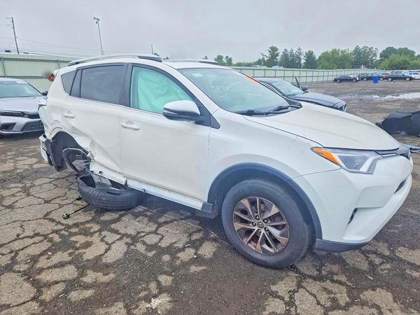 2016 TOYOTA RAV4 XLE (M Grade) — Passenger 3/4