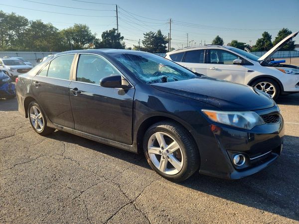 2013 TOYOTA CAMRY
