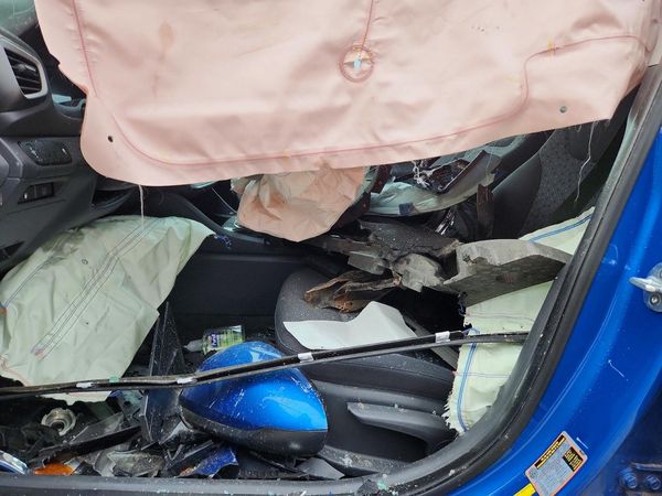 2018 HYUNDAI IONIQ Blue (HEV) — DENT