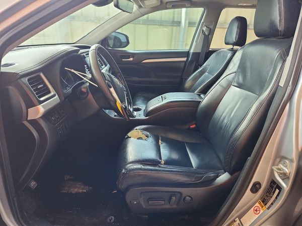 2017 TOYOTA HIGHLANDER SE/XLE — DENT