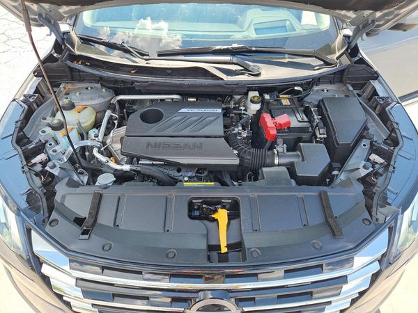 2025 NISSAN ROGUE PLATINUM — Engine bay