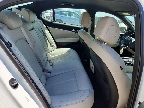 2025 GENESIS G70