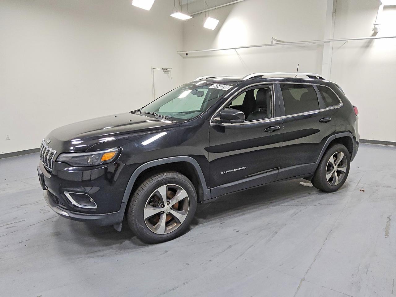 2019 JEEP CHEROKEE Limited — Front 3/4